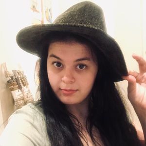 Meet your Posher, Caroline